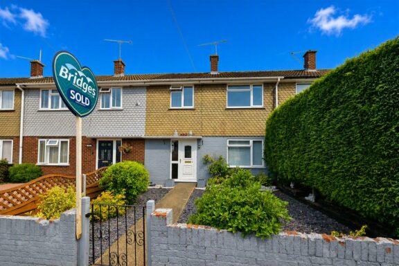Potters Crescent Image