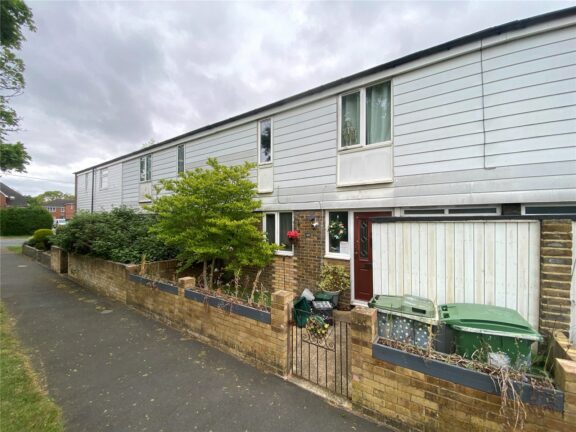 Tweedsmuir Close Image