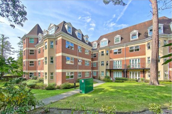 Elmhurst Court Image