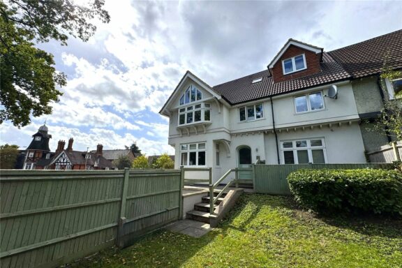 Clockhouse Road Image
