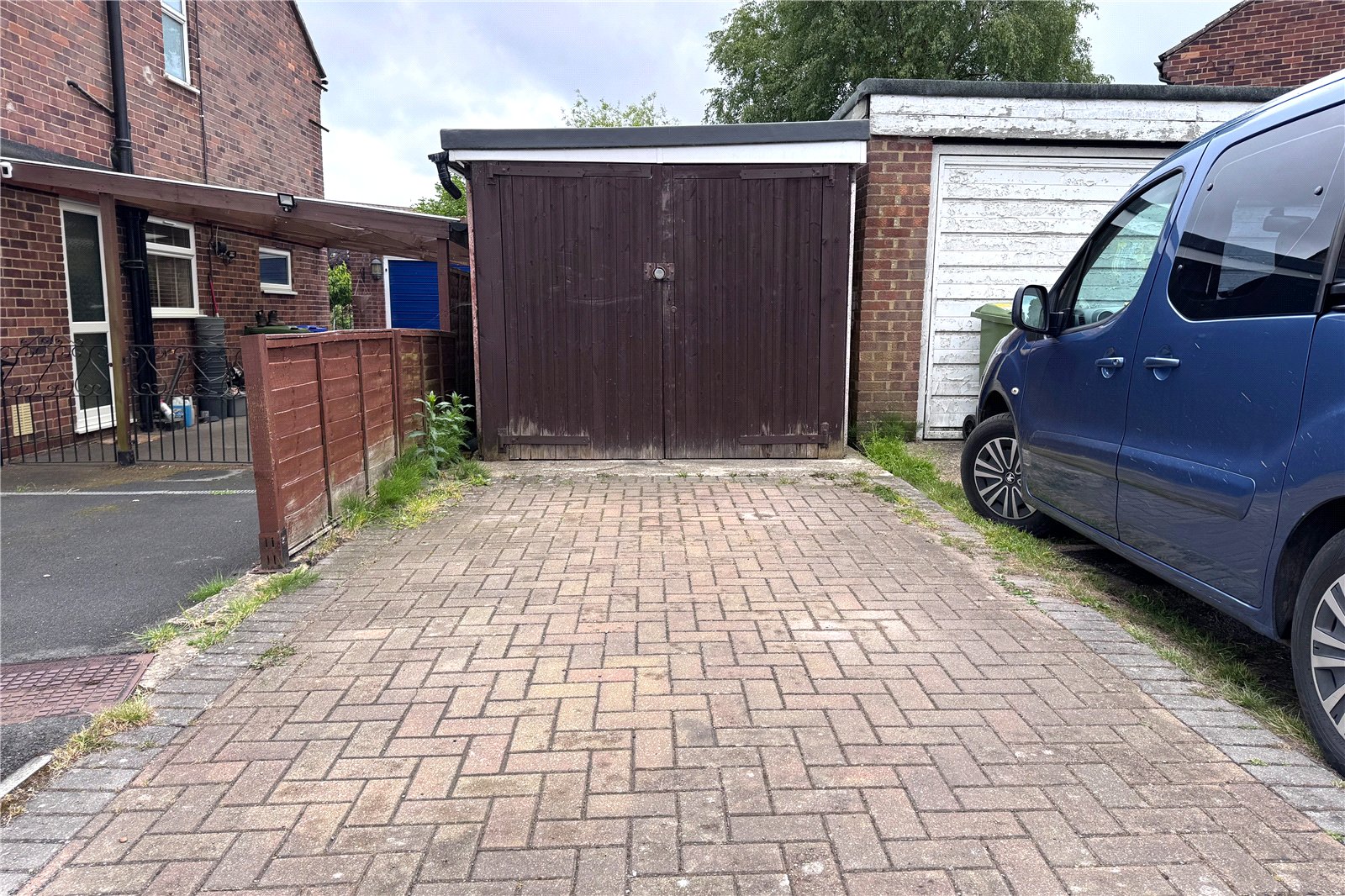 Garage & Driveway