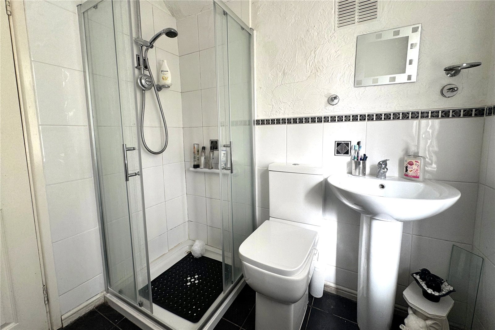 Shower Room Photo2