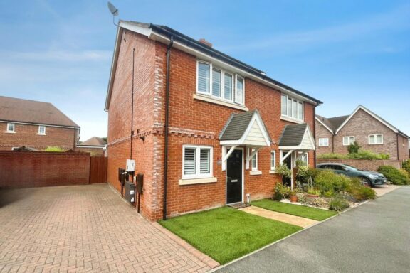Skylark Place Image