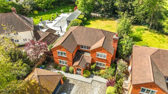 Upper Chobham Road Image