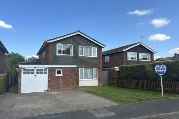 Laurel Close Image