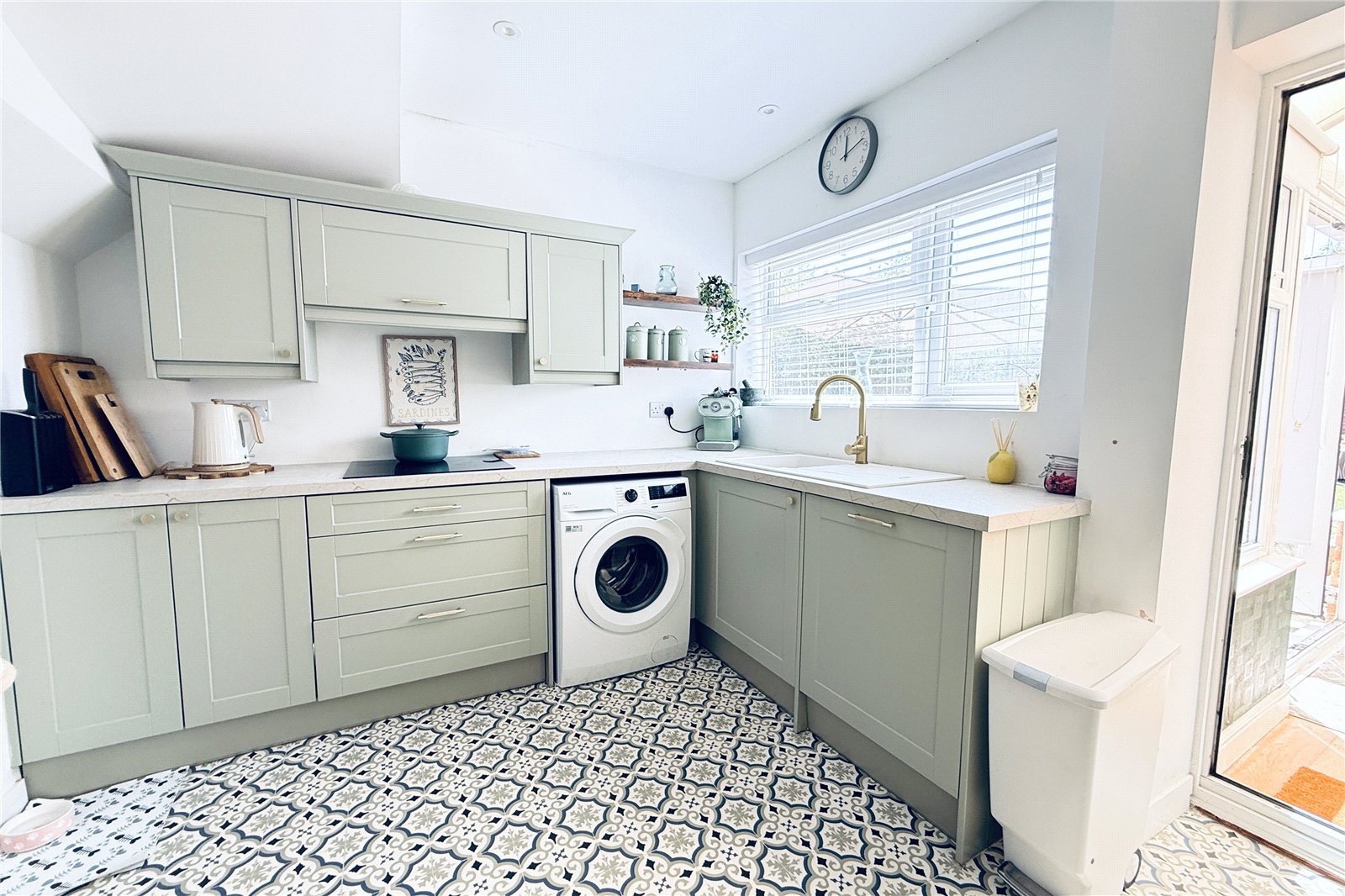 Kitchen Photo 2