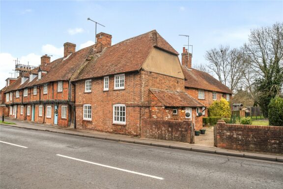 Castle Bridge Cottages, Hook Road Image