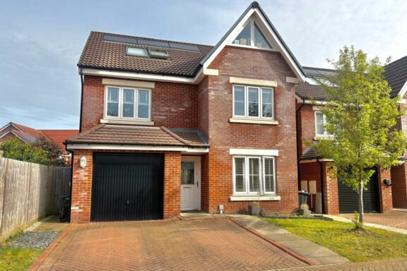 Russells Close Image