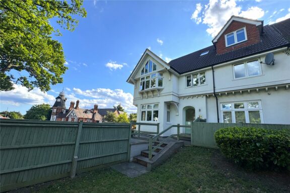 Clockhouse Road Image
