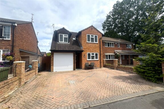 Cotswold Close Image