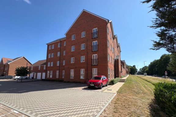 Charteris Close Image