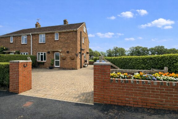 Goddards Close Image