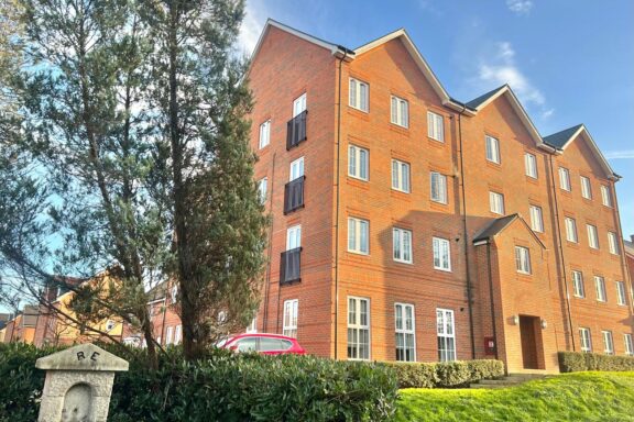 Charteris Close Image