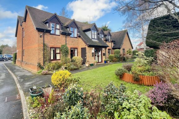 Pinewood Court Image