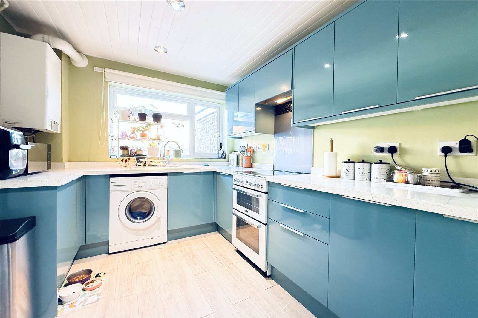 Kitchen Photo 2