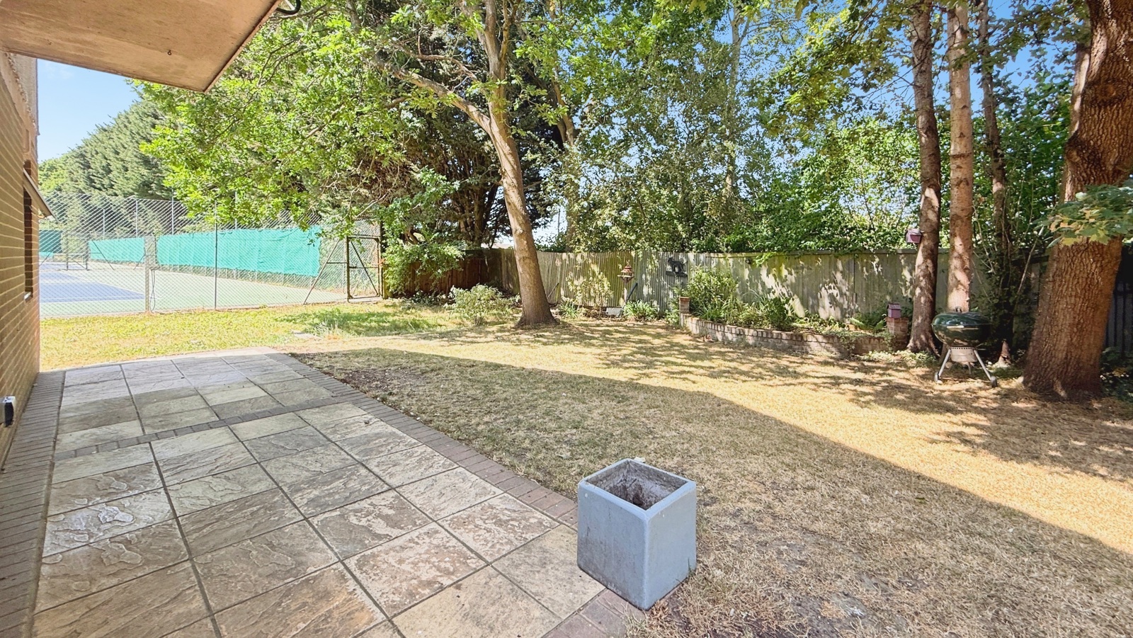 HUB260307_24.jpg