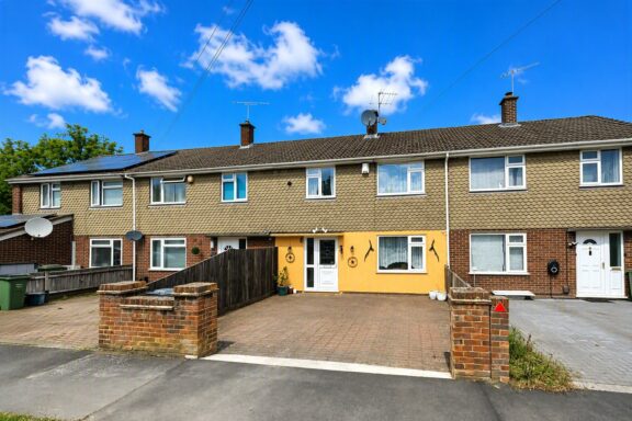 Potters Crescent Image