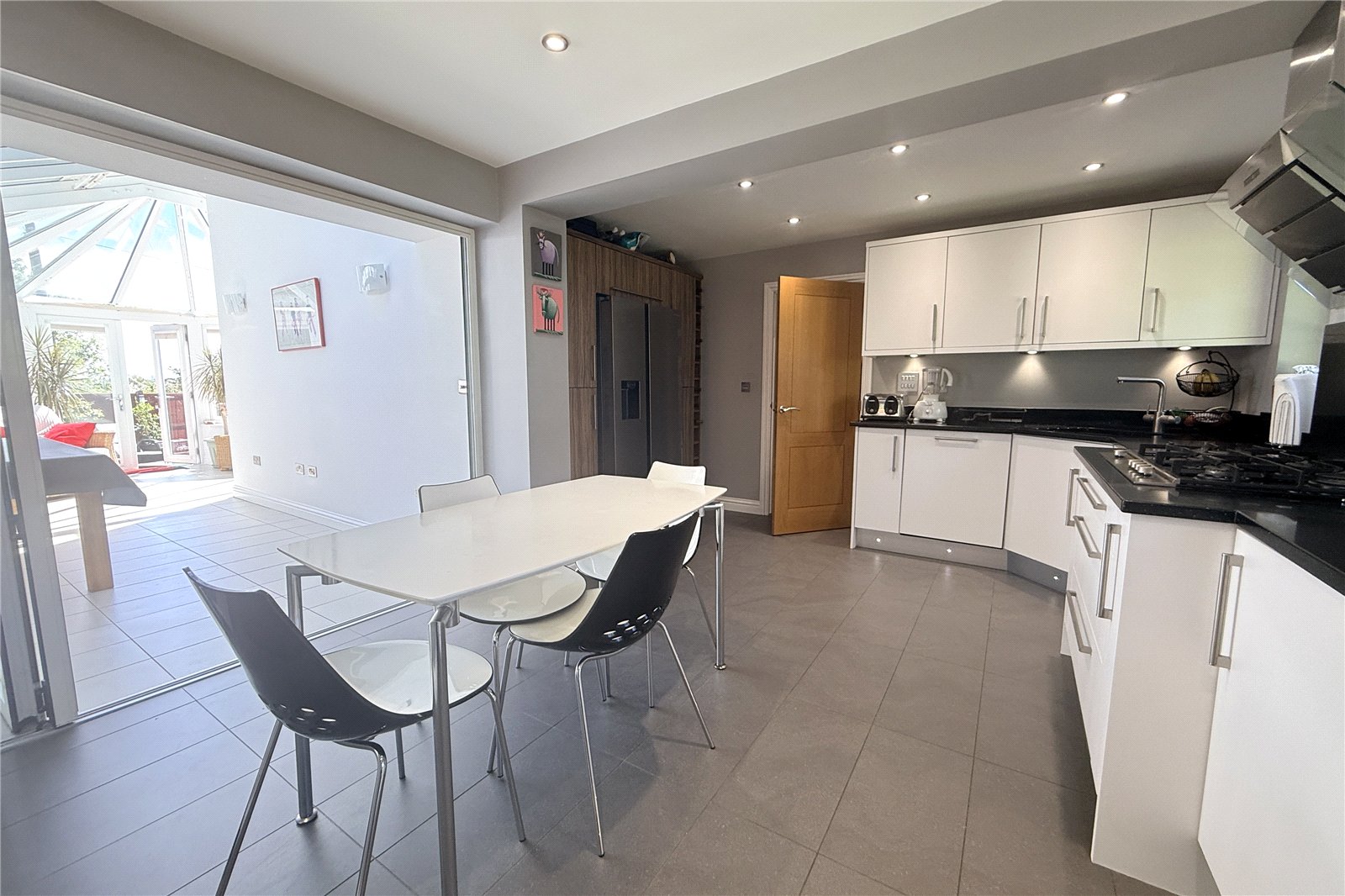 Kitchen Photo 2