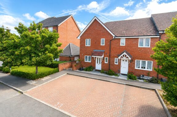 De Havilland Road Image
