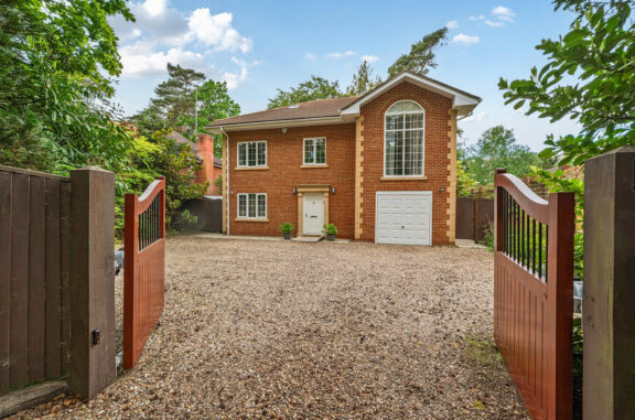 Upper Chobham Road Image