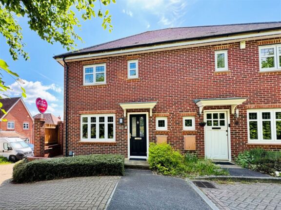Chineham Close Image