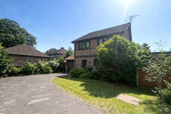 Beaulieu Close Image