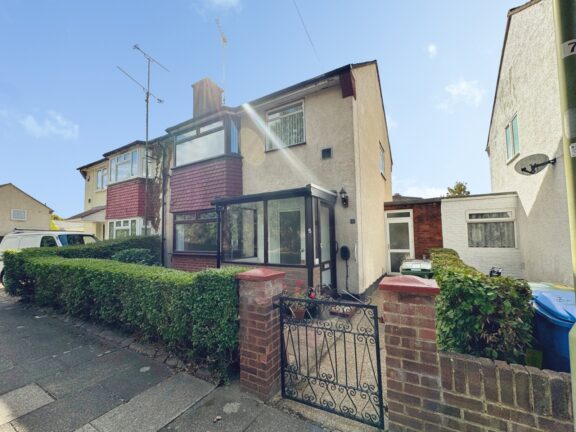 Holt Close Image