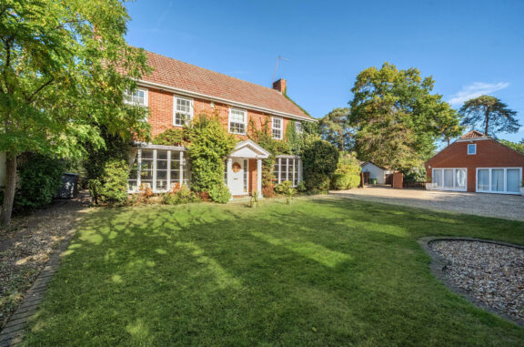 Upper Chobham Road Image