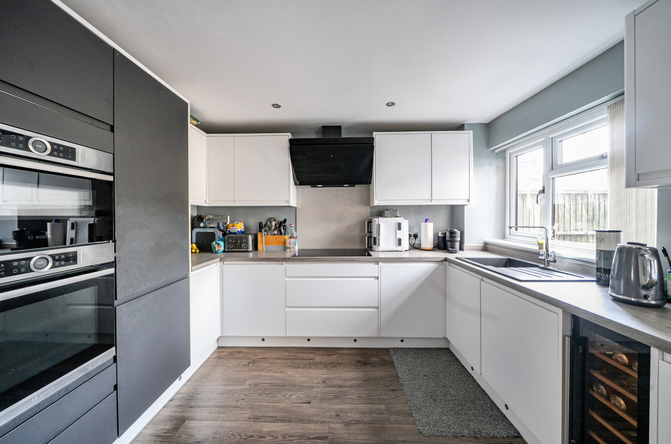 Kitchen Photo 2