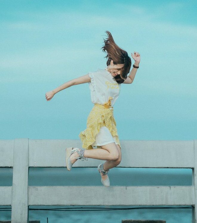 /content/uploads/Jumpshot-Photography-of-Woman-in-White-and-Yellow-Dress-Near-Body-of-Water-660x750-1.jpeg
