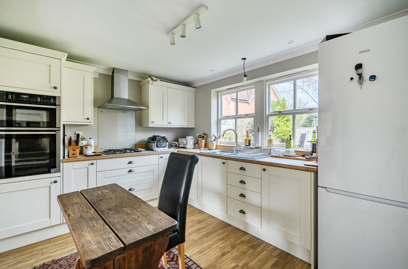 Kitchen Photo 2